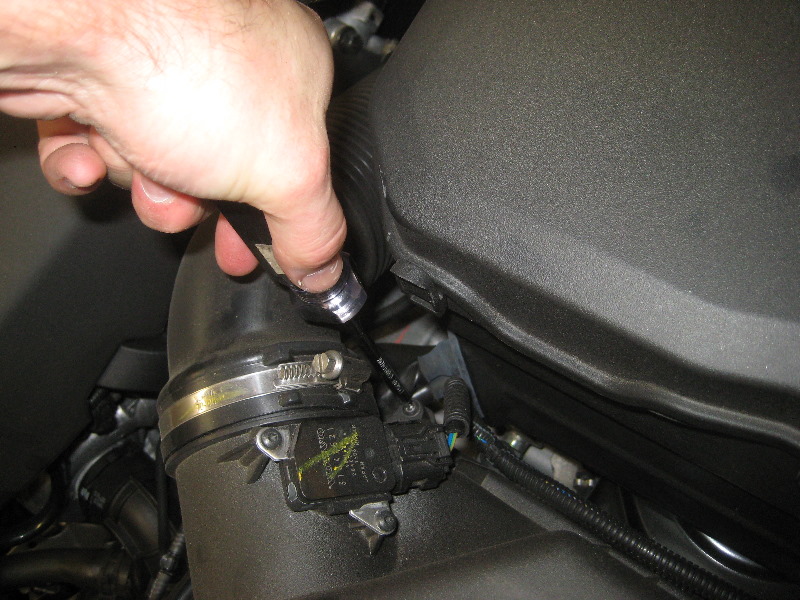 VolvoXC60EngineAirFilterReplacementGuide017
