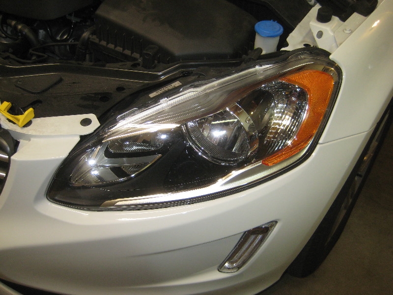 Volvo-XC60-Headlight-Bulbs-Replacement-Guide-001