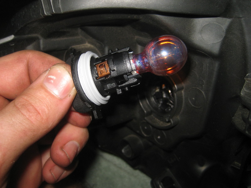 VolvoXC60HeadlightBulbsReplacementGuide033