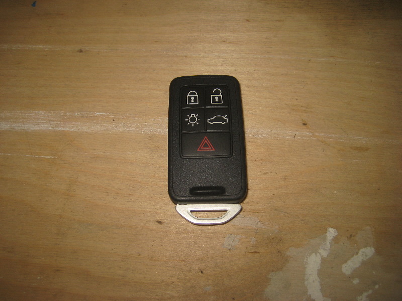 Volvo-XC60-Smart-Key-Fob-Battery-Replacement-Guide-001