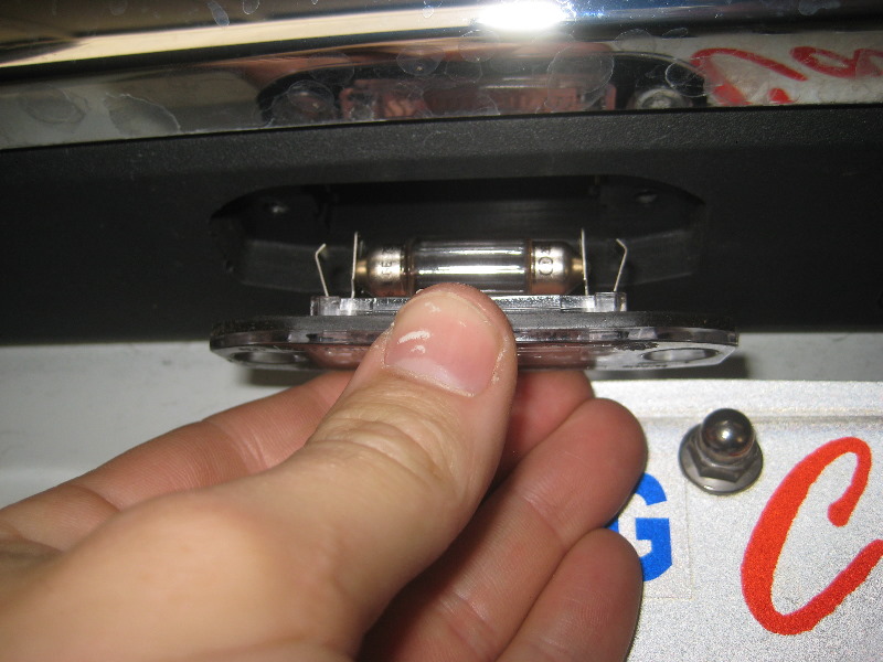 Volvo-XC60-License-Plate-Light-Bulbs-Replacement-Guide-012