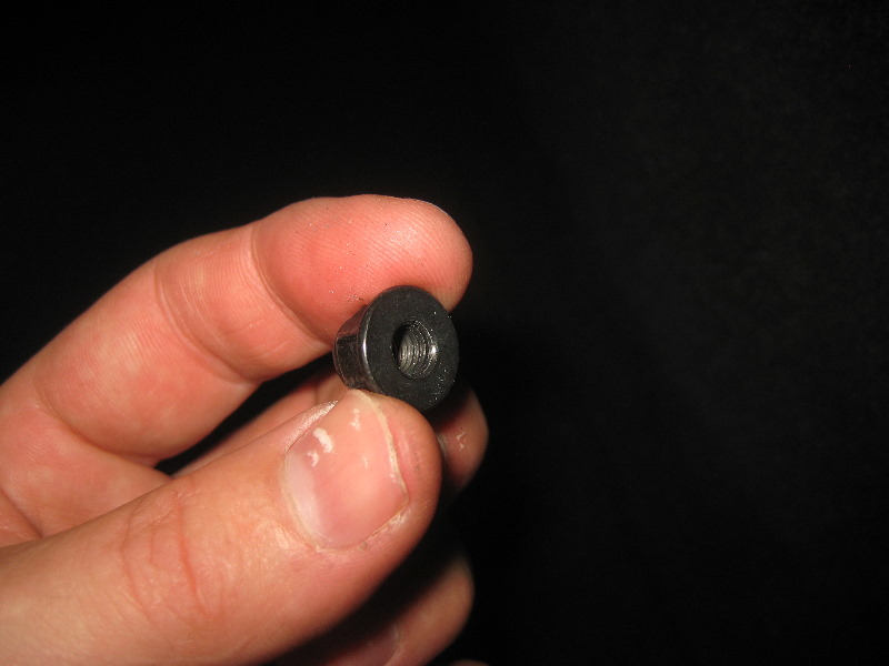 Volvo-XC60-Rear-Turn-Signal-Tail-Light-Bulbs-Replacement-Guide-007