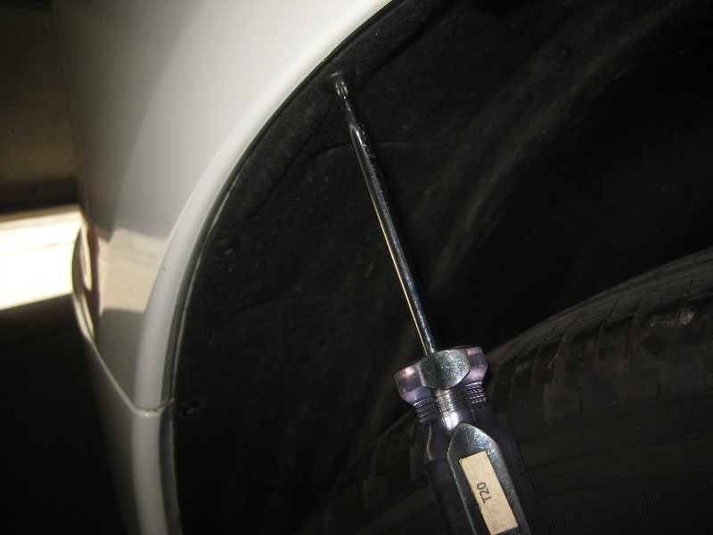 Volvo-XC60-Rear-Turn-Signal-Tail-Light-Bulbs-Replacement-Guide-023