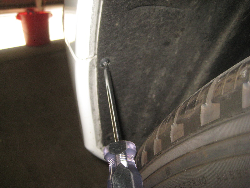 Volvo-XC60-Rear-Turn-Signal-Tail-Light-Bulbs-Replacement-Guide-024