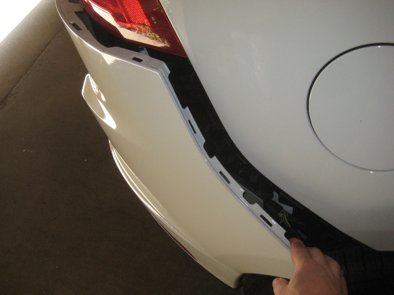 Volvo-XC60-Rear-Turn-Signal-Tail-Light-Bulbs-Replacement-Guide-025