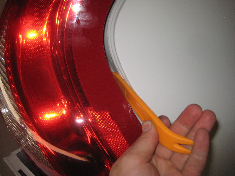 VolvoXC60RearTurnSignalTailLightBulbsReplacementGuide038