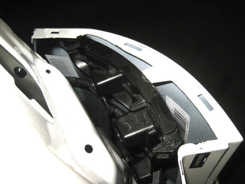 Volvo-XC60-Rear-Turn-Signal-Tail-Light-Bulbs-Replacement-Guide-043