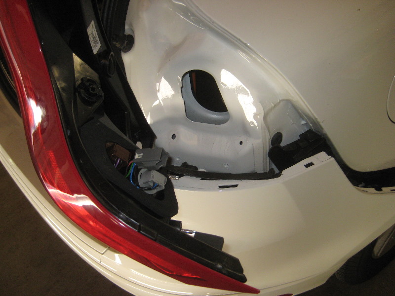 Volvo-XC60-Rear-Turn-Signal-Tail-Light-Bulbs-Replacement-Guide-056