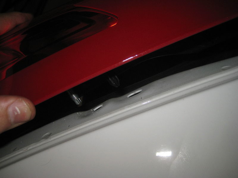 Volvo-XC60-Rear-Turn-Signal-Tail-Light-Bulbs-Replacement-Guide-059