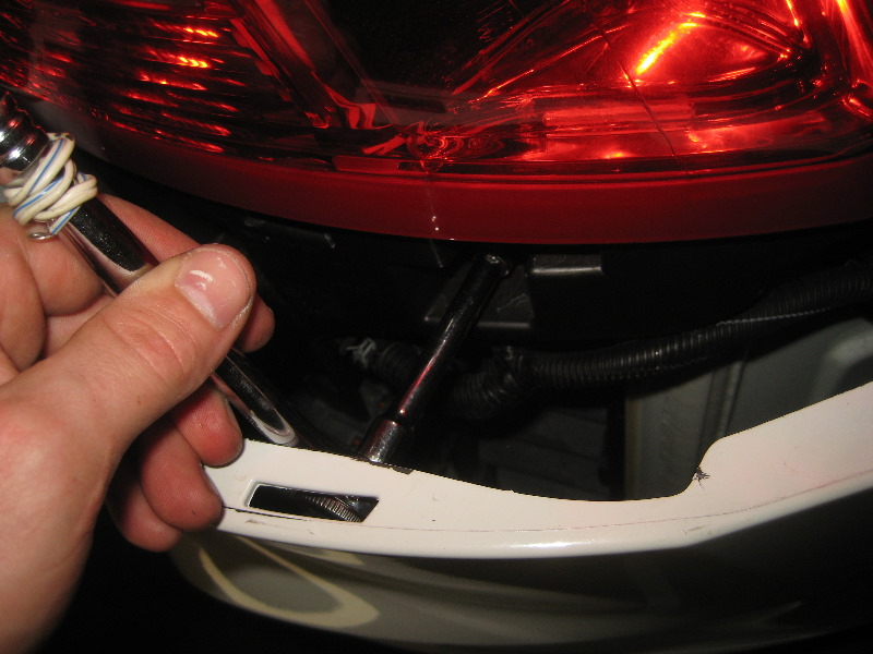 Volvo-XC60-Rear-Turn-Signal-Tail-Light-Bulbs-Replacement-Guide-061