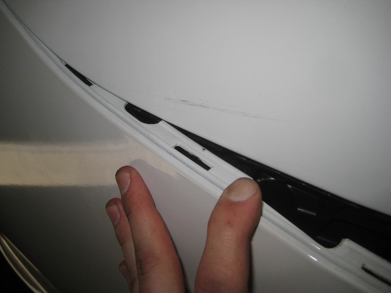 Volvo-XC60-Rear-Turn-Signal-Tail-Light-Bulbs-Replacement-Guide-063