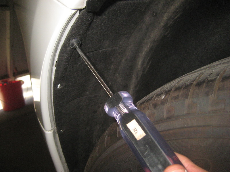 Volvo-XC60-Rear-Turn-Signal-Tail-Light-Bulbs-Replacement-Guide-065