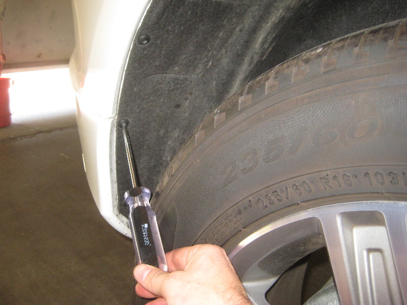 Volvo-XC60-Rear-Turn-Signal-Tail-Light-Bulbs-Replacement-Guide-066