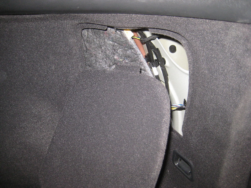 Volvo-XC60-Rear-Turn-Signal-Tail-Light-Bulbs-Replacement-Guide-073