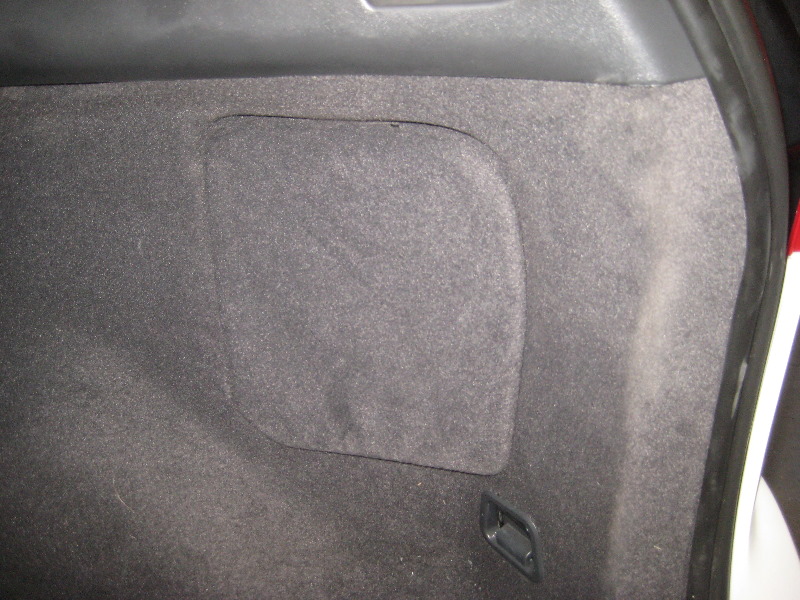 Volvo-XC60-Rear-Turn-Signal-Tail-Light-Bulbs-Replacement-Guide-074