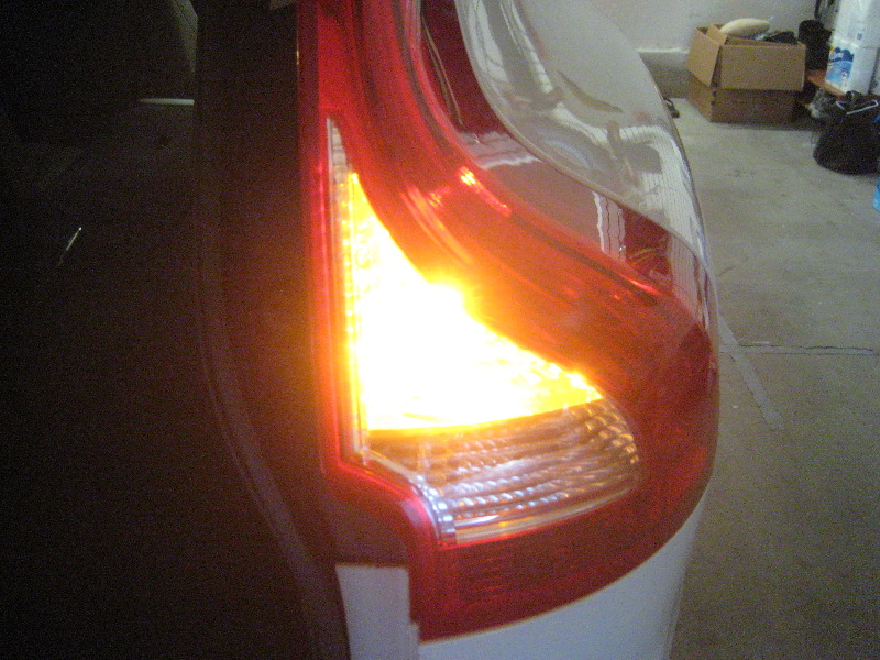 Volvo-XC60-Rear-Turn-Signal-Tail-Light-Bulbs-Replacement-Guide-075