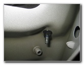 Volvo-XC60-Rear-Turn-Signal-Tail-Light-Bulbs-Replacement-Guide-005