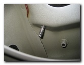 Volvo-XC60-Rear-Turn-Signal-Tail-Light-Bulbs-Replacement-Guide-008