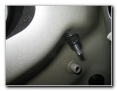 Volvo-XC60-Rear-Turn-Signal-Tail-Light-Bulbs-Replacement-Guide-009