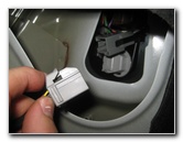 Volvo-XC60-Rear-Turn-Signal-Tail-Light-Bulbs-Replacement-Guide-021