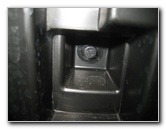 Volvo-XC60-Rear-Turn-Signal-Tail-Light-Bulbs-Replacement-Guide-030