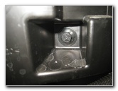 Volvo-XC60-Rear-Turn-Signal-Tail-Light-Bulbs-Replacement-Guide-031