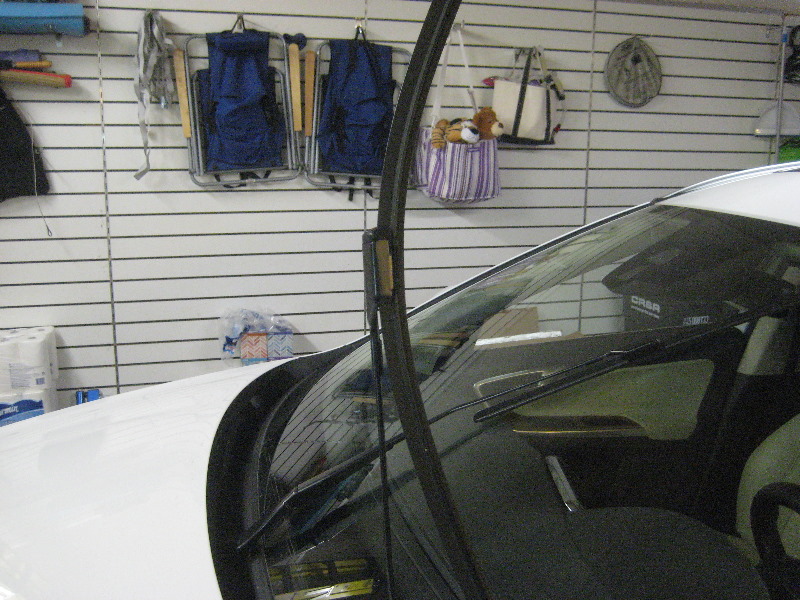 Volvo-XC60-Windshield-Window-Wiper-Blades-Replacement-Guide-005