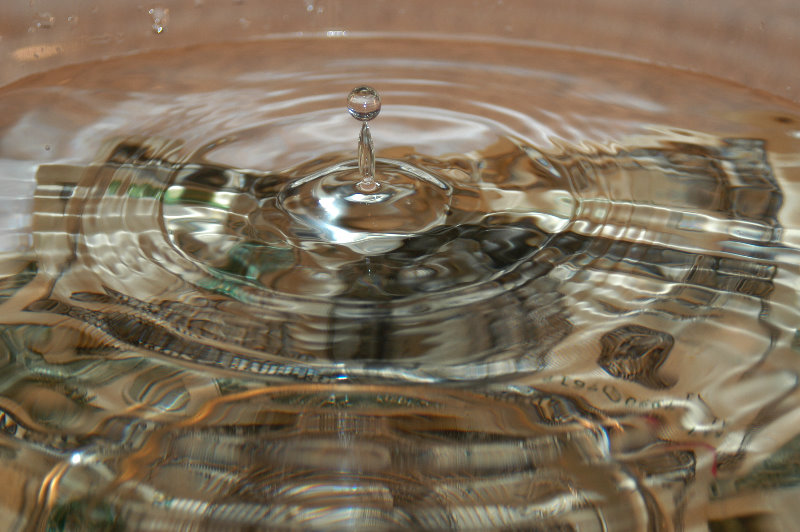 Water-Drops-Pictures-Nikon-D100-01