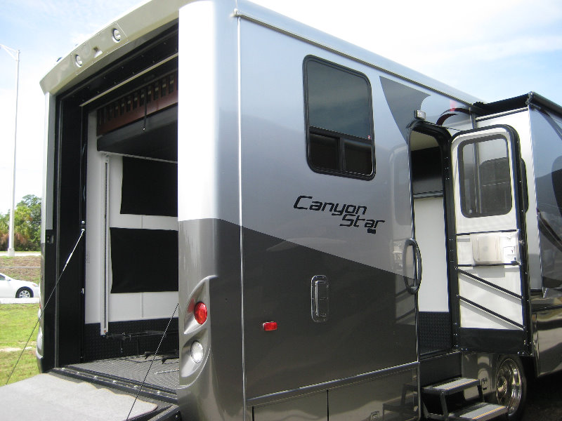 West-Palm-Beach-Summer-RV-Show-South-Florida-Fairgrounds-051